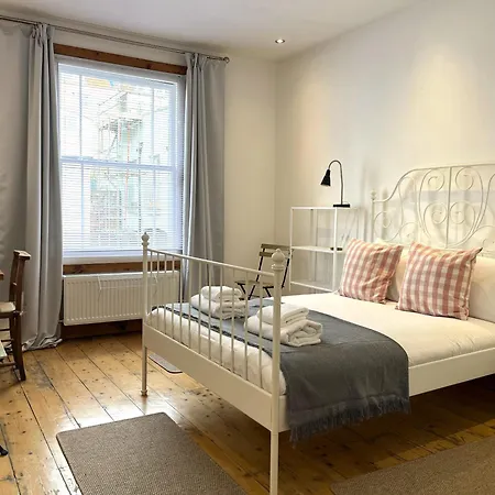 Harmonious In The Heart Of Clifton Village בית נופש