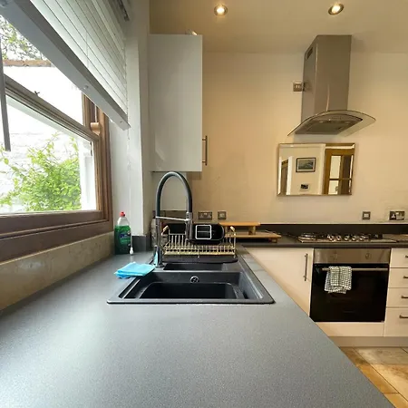 Holiday home Harmonious In The Heart Of Clifton Village *
