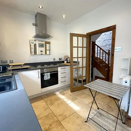 Harmonious In The Heart Of Clifton Village Holiday home *