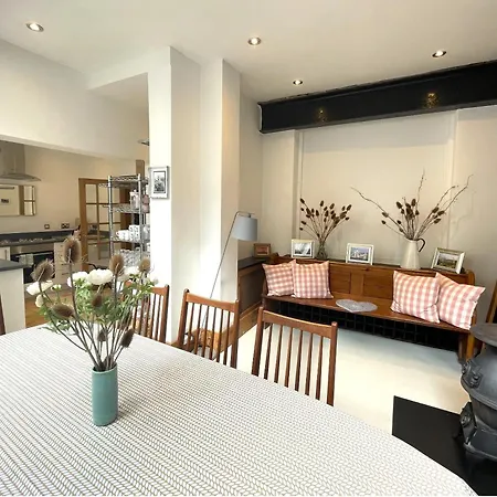 Holiday home Harmonious In The Heart Of Clifton Village *