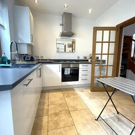 Harmonious In The Heart Of Clifton Village Bristol