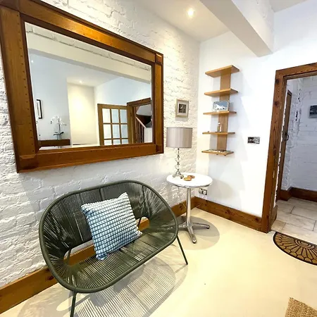 Harmonious In The Heart Of Clifton Village * Bristol