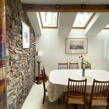 Harmonious In The Heart Of Clifton Village Holiday home *
