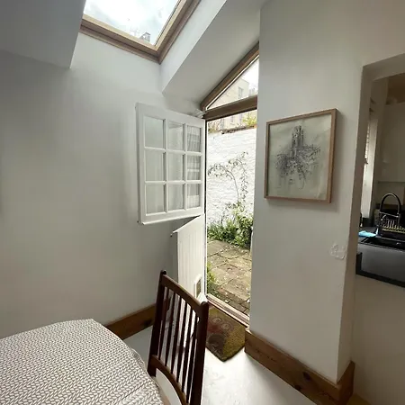 Harmonious In The Heart Of Clifton Village بيت للعطل