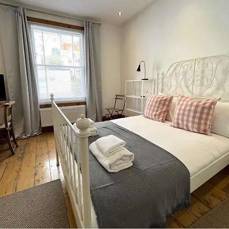 Harmonious In The Heart Of Clifton Village Дом отдыха Бристоль